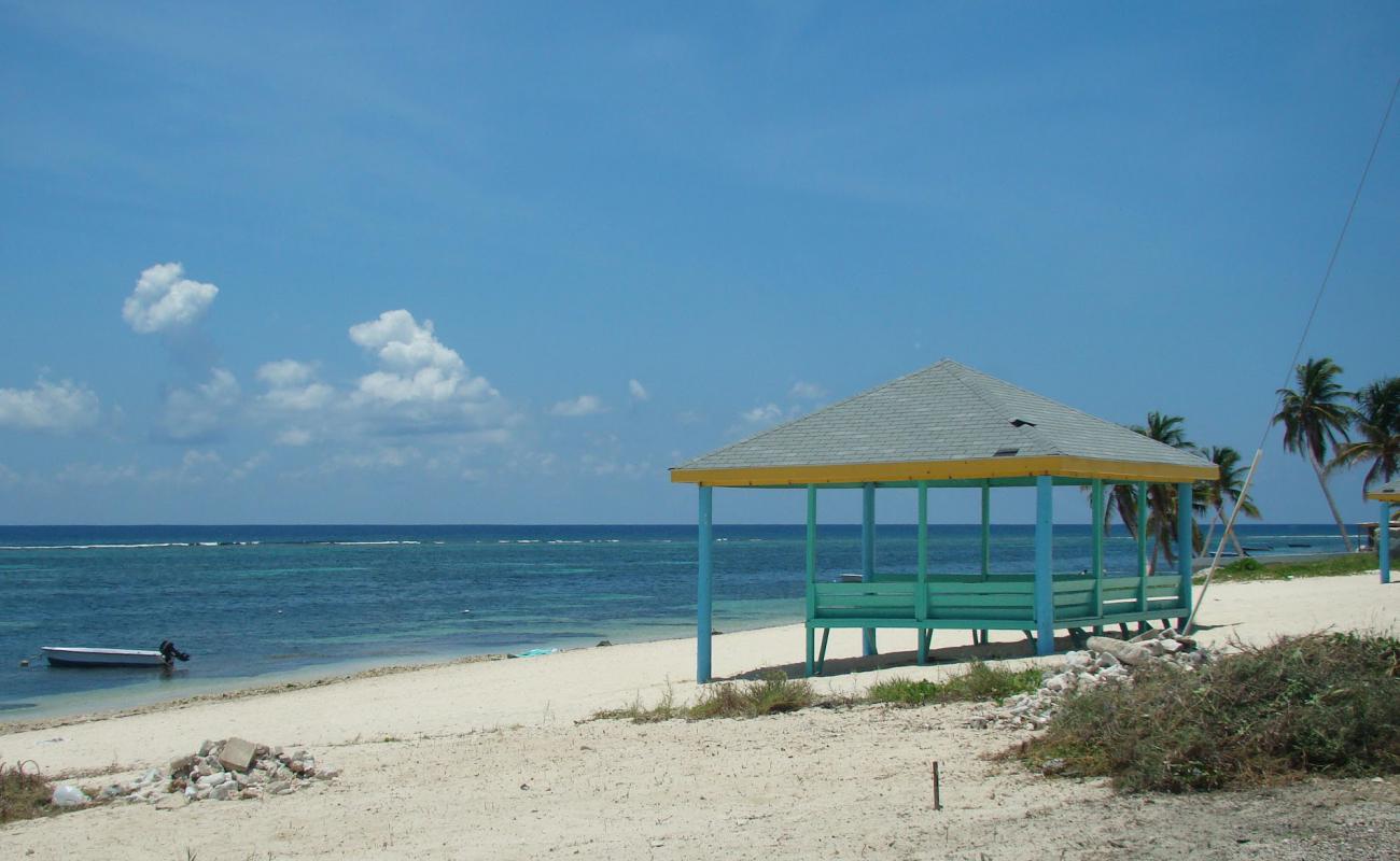 East End beach'in fotoğrafı parlak ince kum yüzey ile