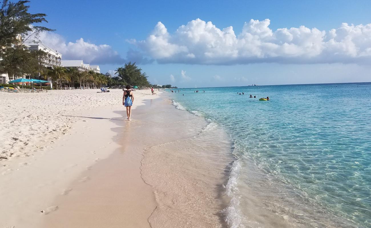 Yedi Mil Plajı'in fotoğrafı parlak ince kum yüzey ile