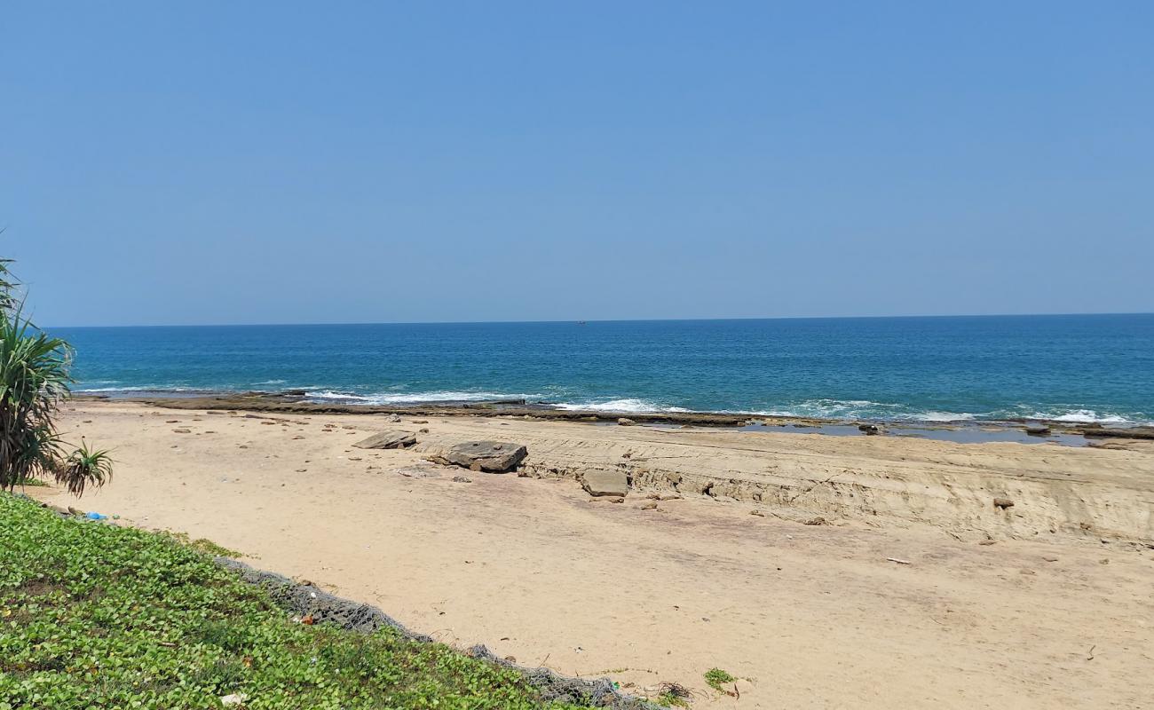 Morawala Beach'in fotoğrafı parlak kum yüzey ile