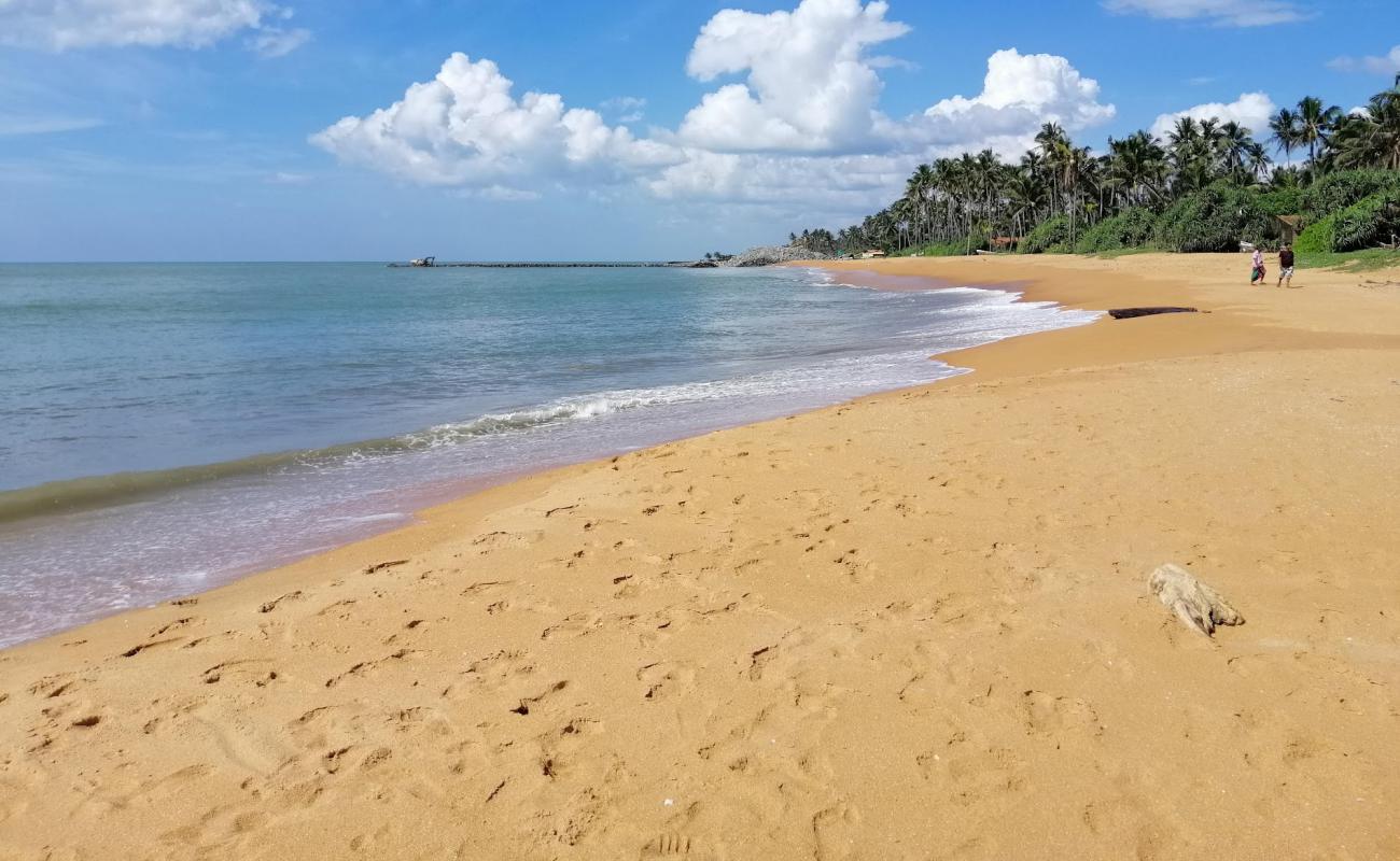 Vellamankada Beach'in fotoğrafı parlak kum yüzey ile