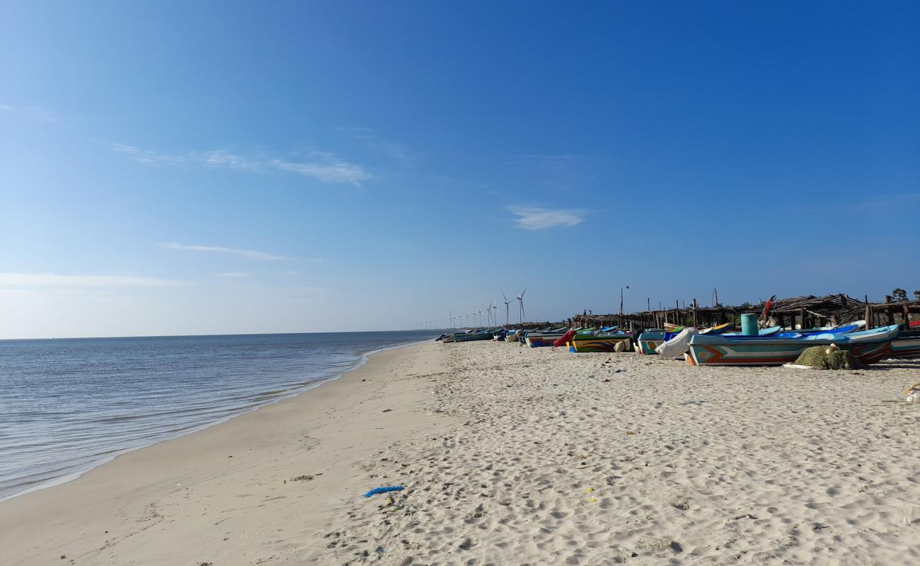 Thalvupadu Beach'in fotoğrafı açık bej kum yüzey ile
