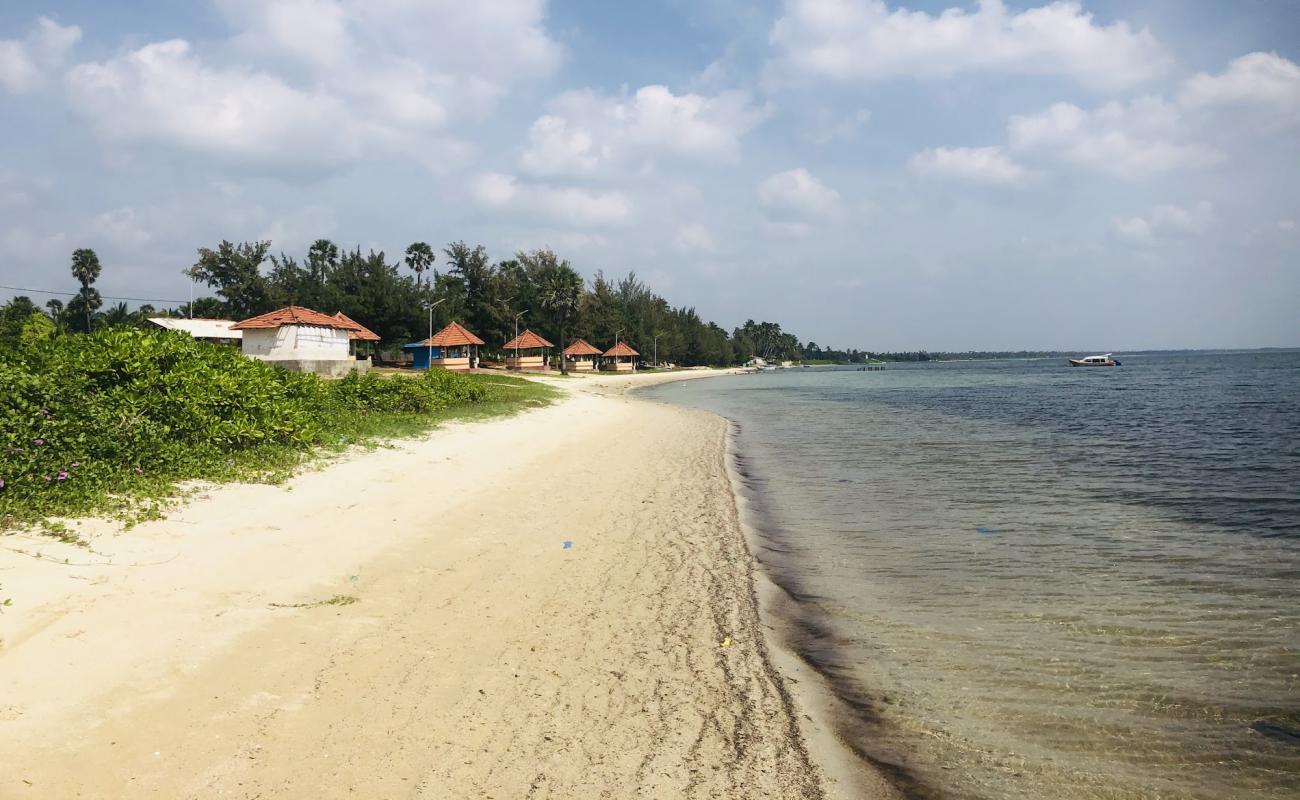 Chaddy Beach'in fotoğrafı açık bej kum yüzey ile