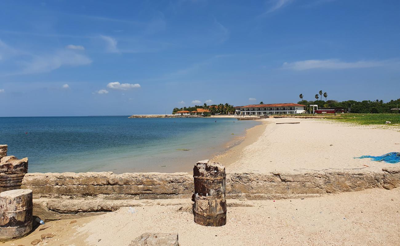 Kankesanthurai Beach'in fotoğrafı parlak kum yüzey ile