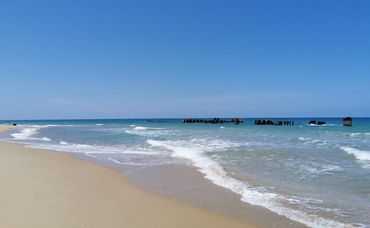 Karaiyamullivaikkal Beach'in fotoğrafı açık bej kum yüzey ile