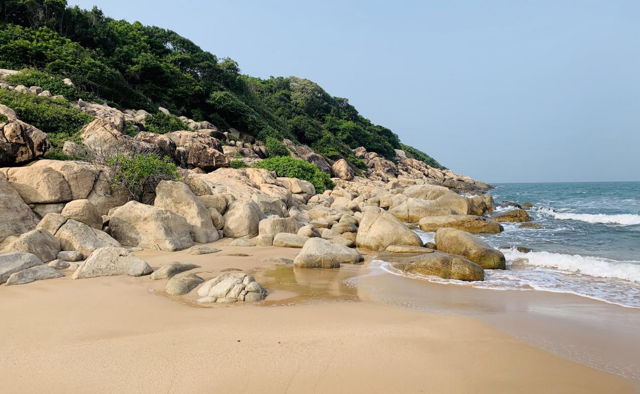Kuchchaveli Beach III'in fotoğrafı açık bej kum yüzey ile