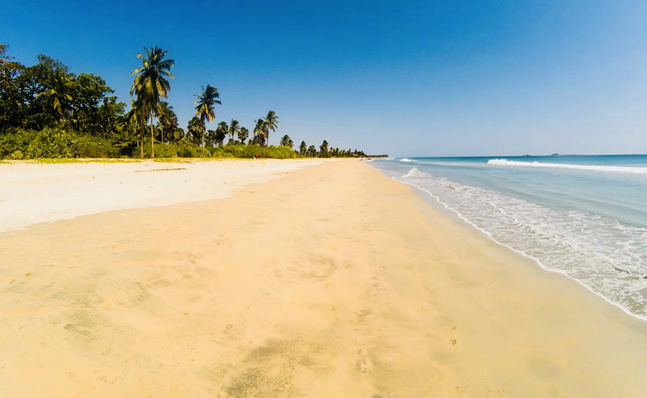 Nilaveli Beach'in fotoğrafı parlak kum yüzey ile