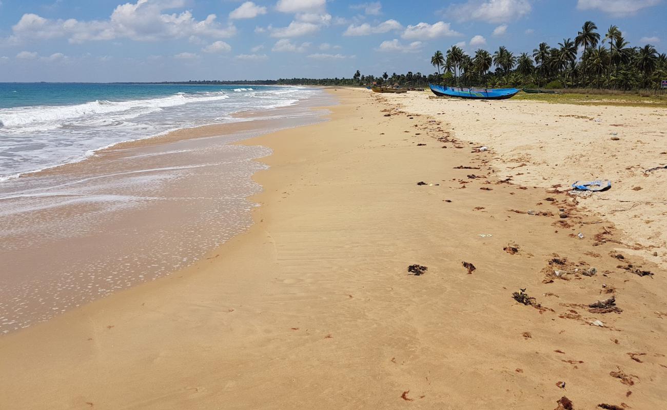 Kalkudah Beach'in fotoğrafı i̇nce bej kum yüzey ile