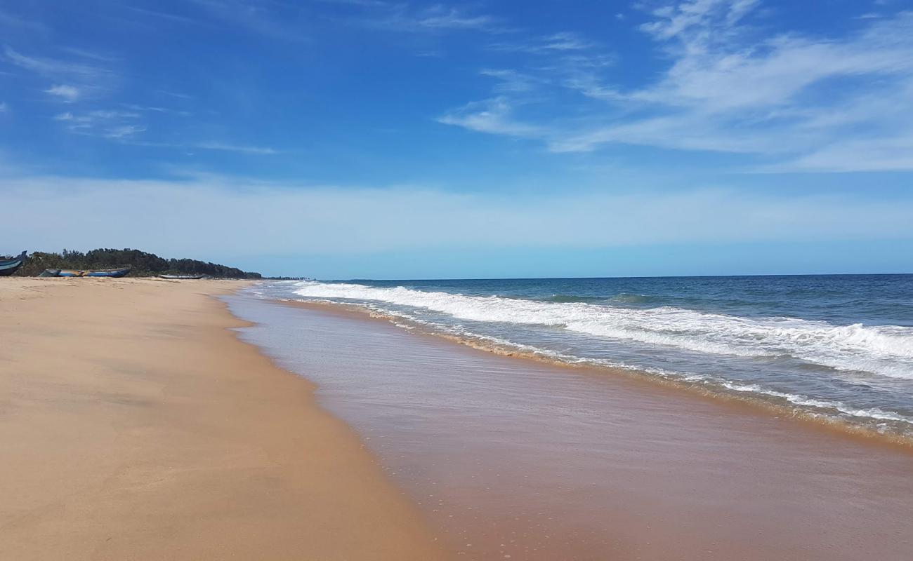 Savukkadi Beach'in fotoğrafı açık bej kum yüzey ile