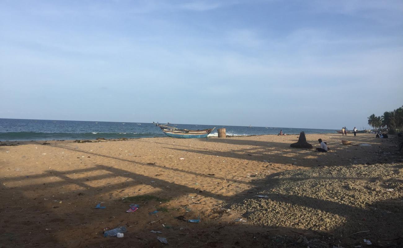 Sainthamaruthu Beach'in fotoğrafı parlak kum yüzey ile