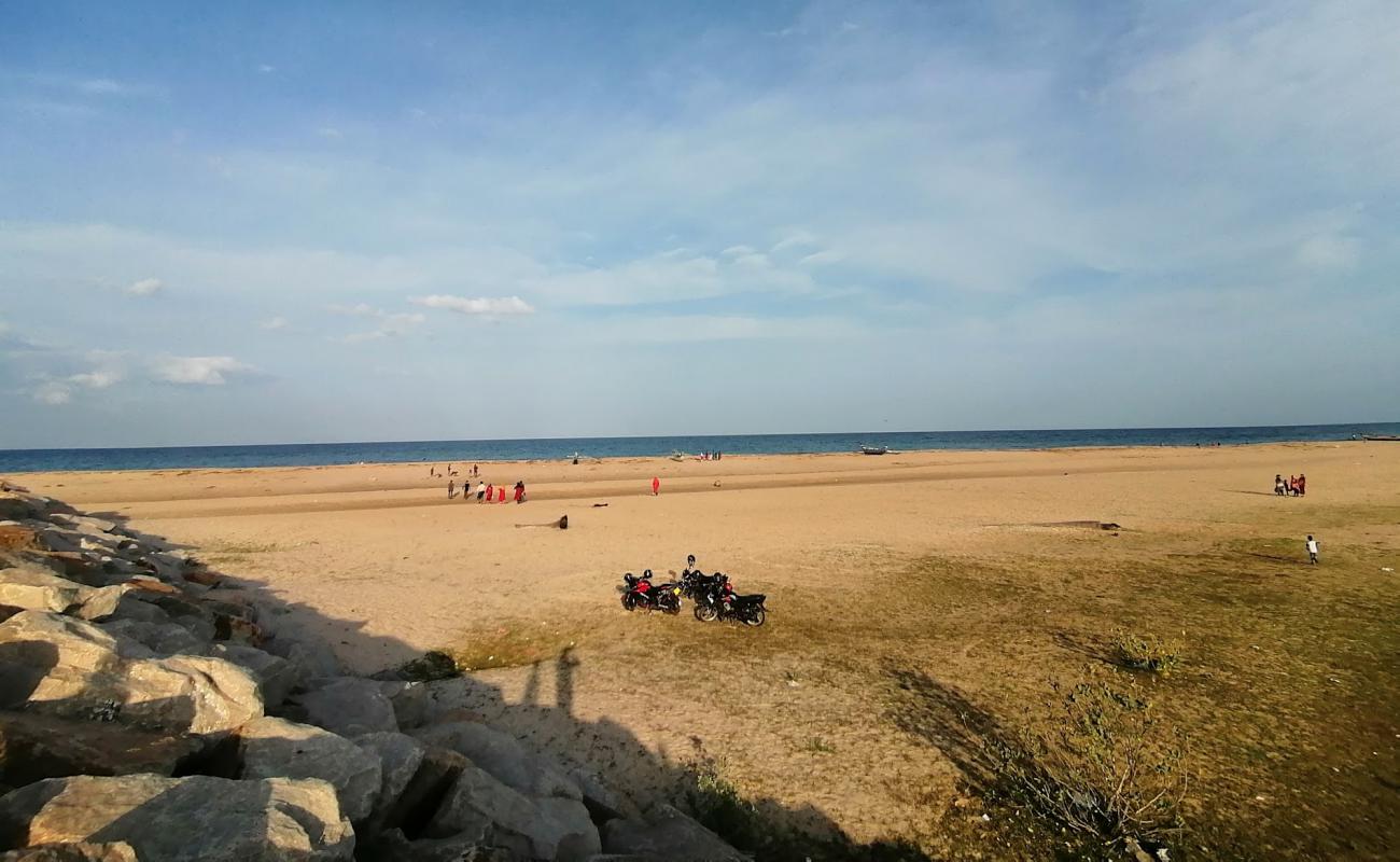 Palamunai Beach'in fotoğrafı parlak kum yüzey ile