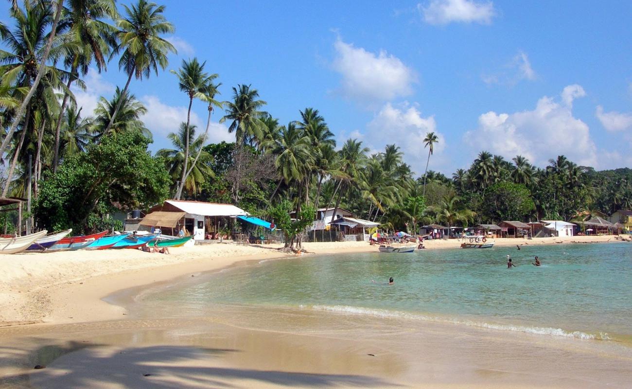 Arugam Bay Beach'in fotoğrafı parlak ince kum yüzey ile