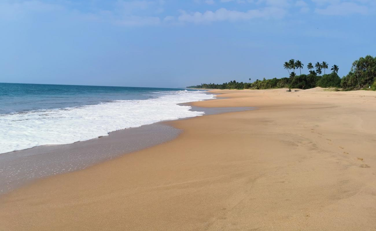 Lankavatara Beach'in fotoğrafı açık bej kum yüzey ile