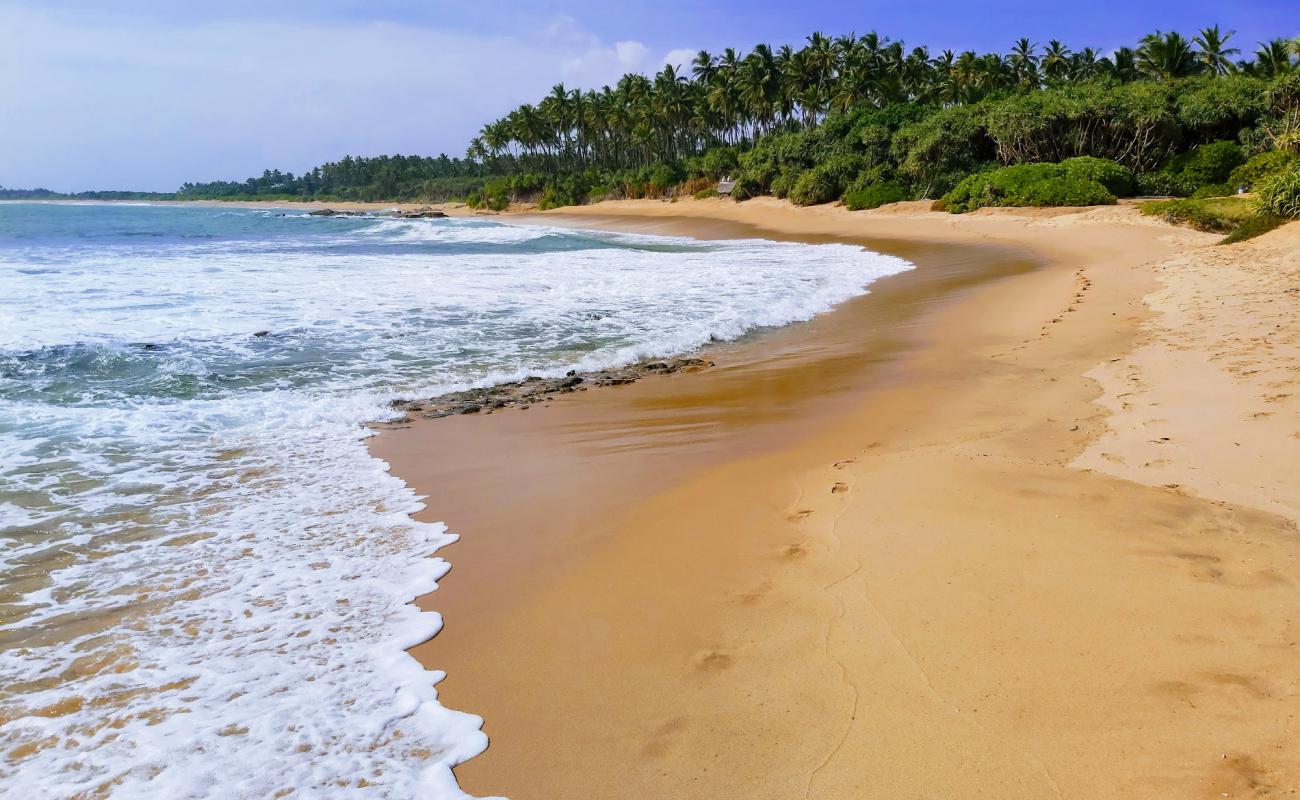 Rekawa Beach'in fotoğrafı parlak kum yüzey ile