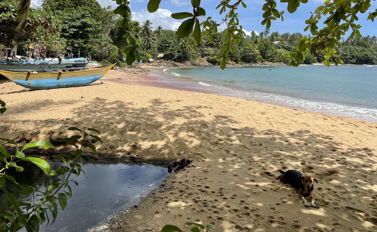 Unakuruwa Beach'in fotoğrafı açık bej kum yüzey ile
