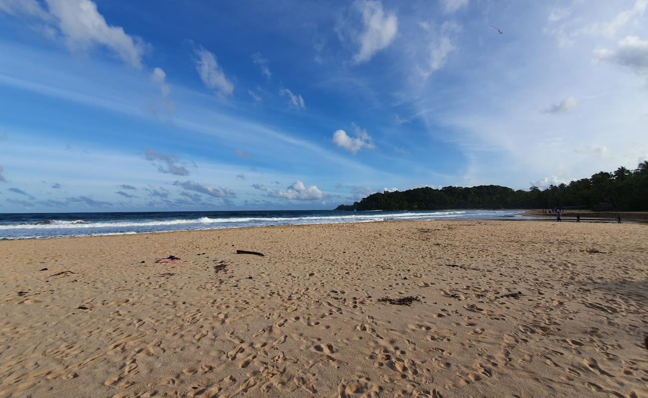 Gandara Beach'in fotoğrafı açık bej kum yüzey ile