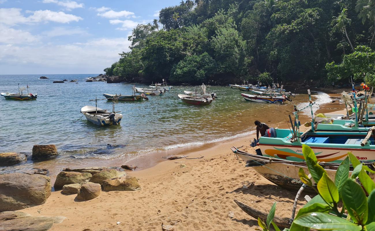 Noonnawella Beach'in fotoğrafı taşlı kum yüzey ile