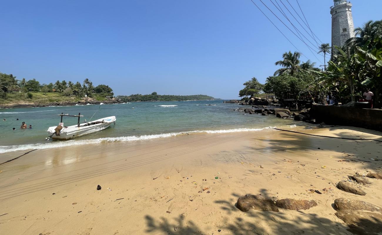 Hummana Beach Dondra'in fotoğrafı bej kum ve kayalar yüzey ile