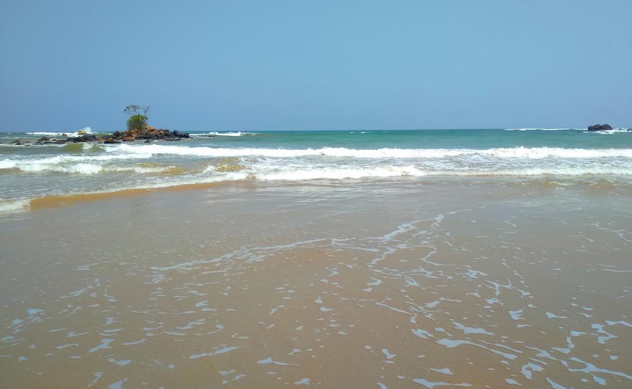 Nilawala Beach'in fotoğrafı açık bej kum yüzey ile