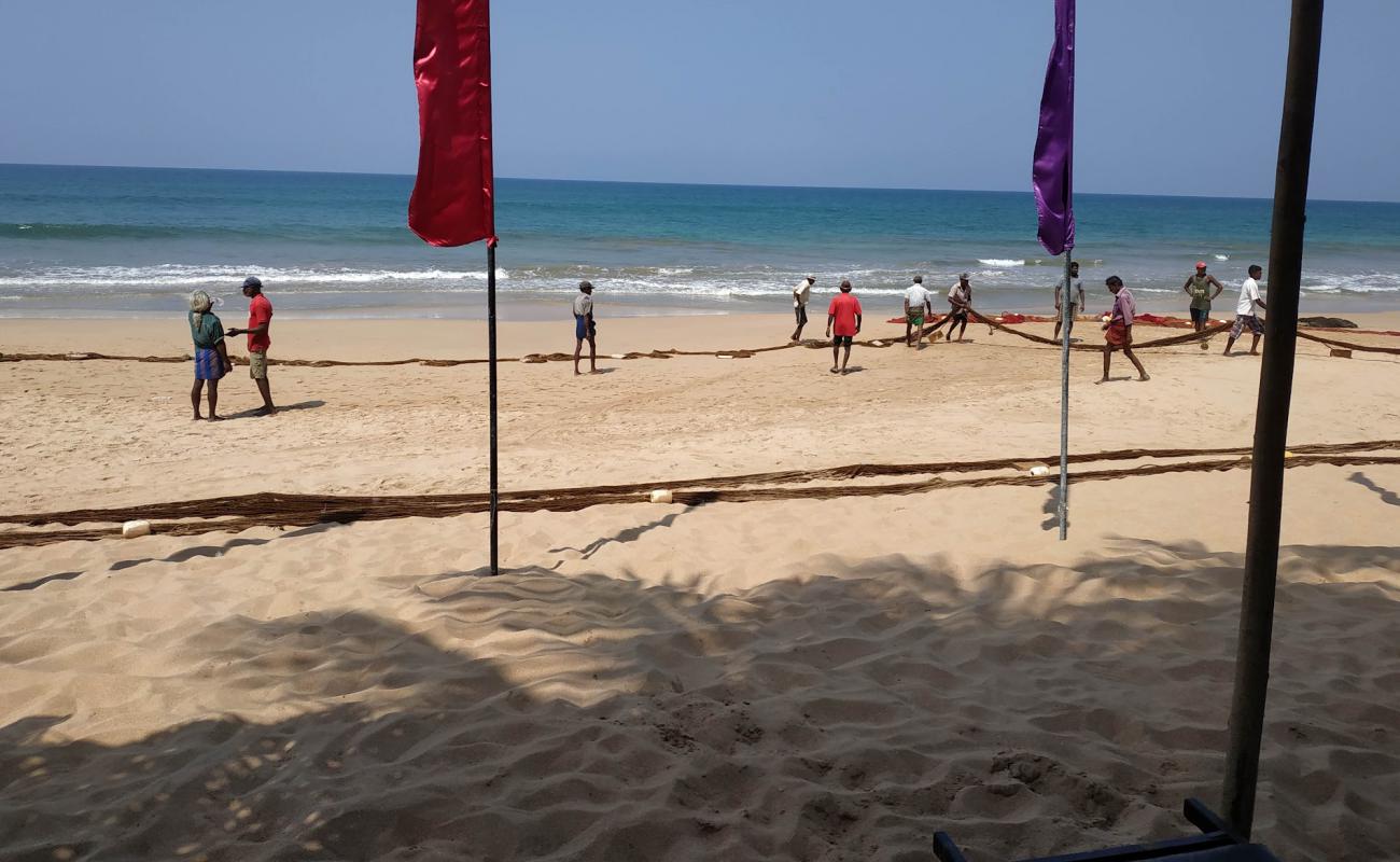 Warahena beach'in fotoğrafı açık bej kum yüzey ile