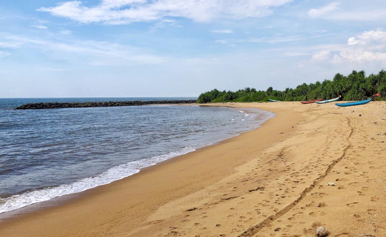 Katukurunda Beach'in fotoğrafı bej kabuklu kum yüzey ile