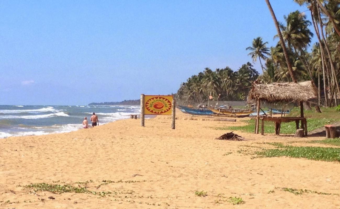Pothupitiya Beach'in fotoğrafı açık bej kum yüzey ile