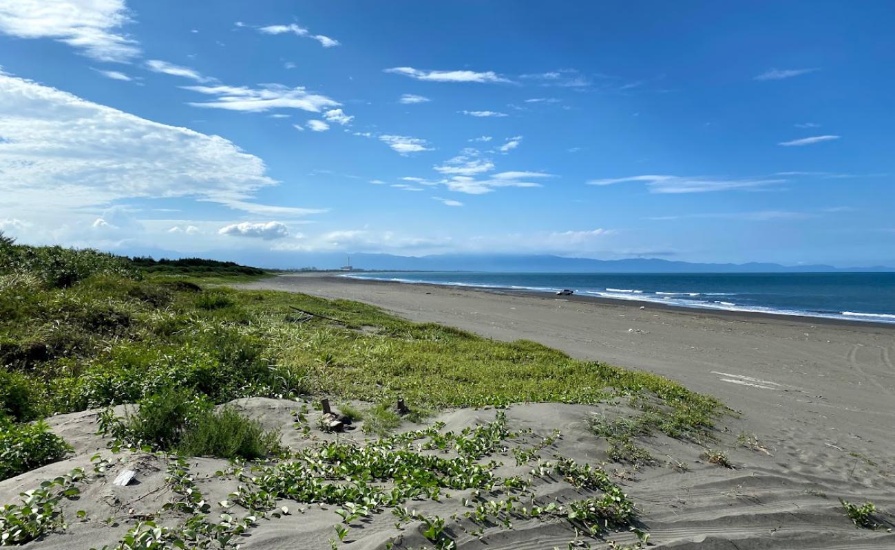 Wuweigang Beach'in fotoğrafı taşlı kum yüzey ile