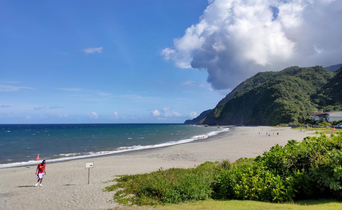 Neipi Beach'in fotoğrafı gri ince çakıl taş yüzey ile