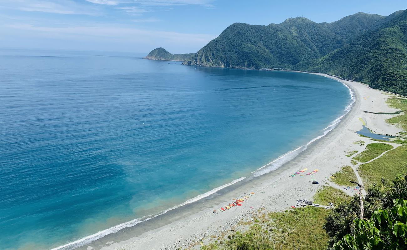 Tung O Beach'in fotoğrafı gri çakıl taşı yüzey ile