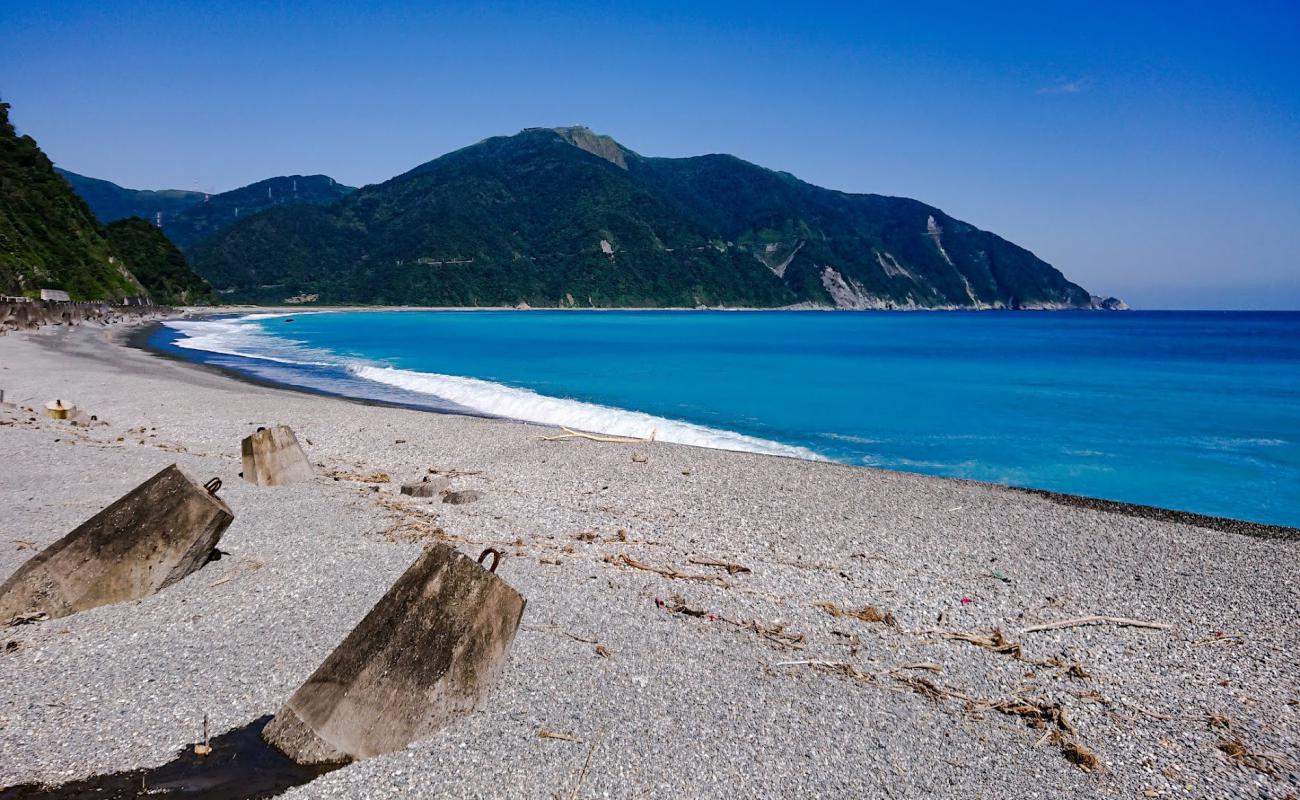 Dongao Beach'in fotoğrafı gri ince çakıl taş yüzey ile