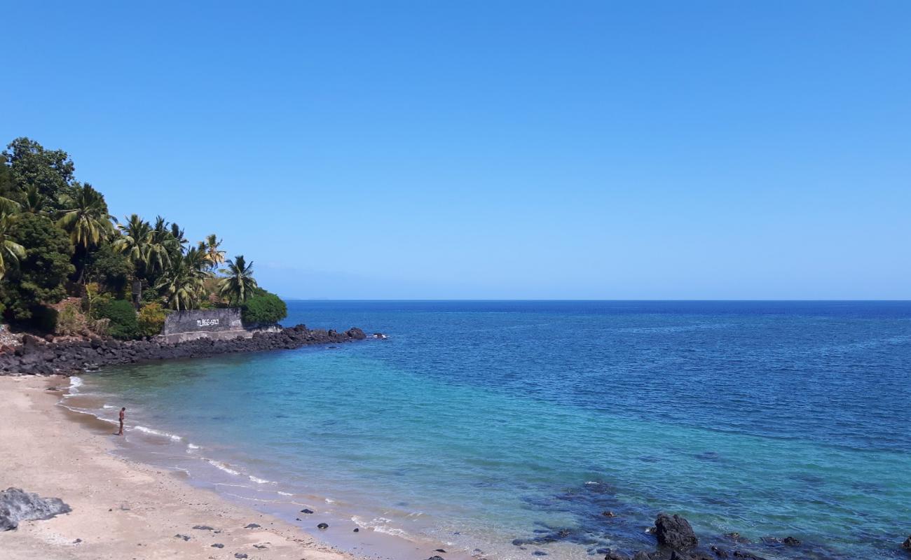 Al Amal Plage'in fotoğrafı parlak kum yüzey ile