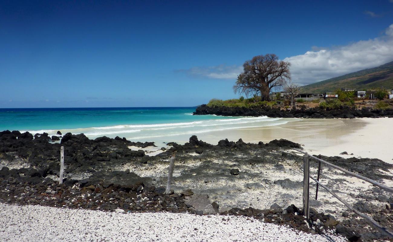 Plage de Chomoni'in fotoğrafı açık bej kum yüzey ile