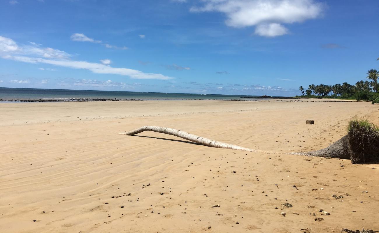 Plage de Ndroude'in fotoğrafı açık bej kum yüzey ile