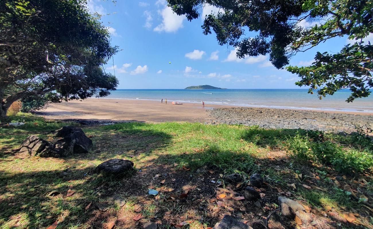 Sakouli Beach'in fotoğrafı kahverengi kum yüzey ile