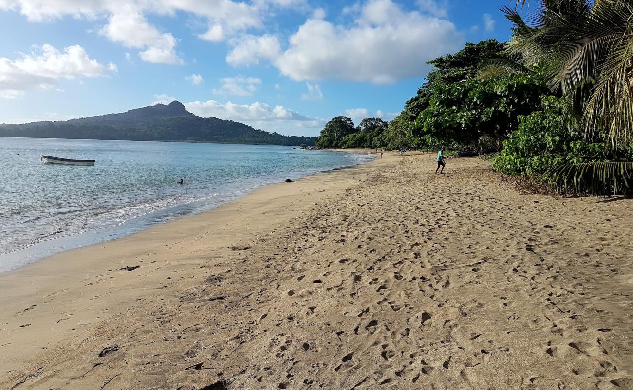 Mtsanga Mtiti Beach'in fotoğrafı parlak kum yüzey ile