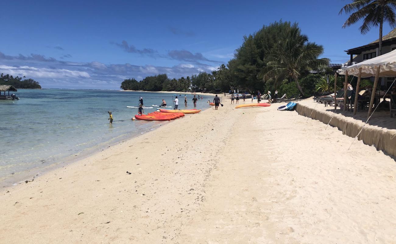 Muri Beach'in fotoğrafı beyaz ince kum yüzey ile