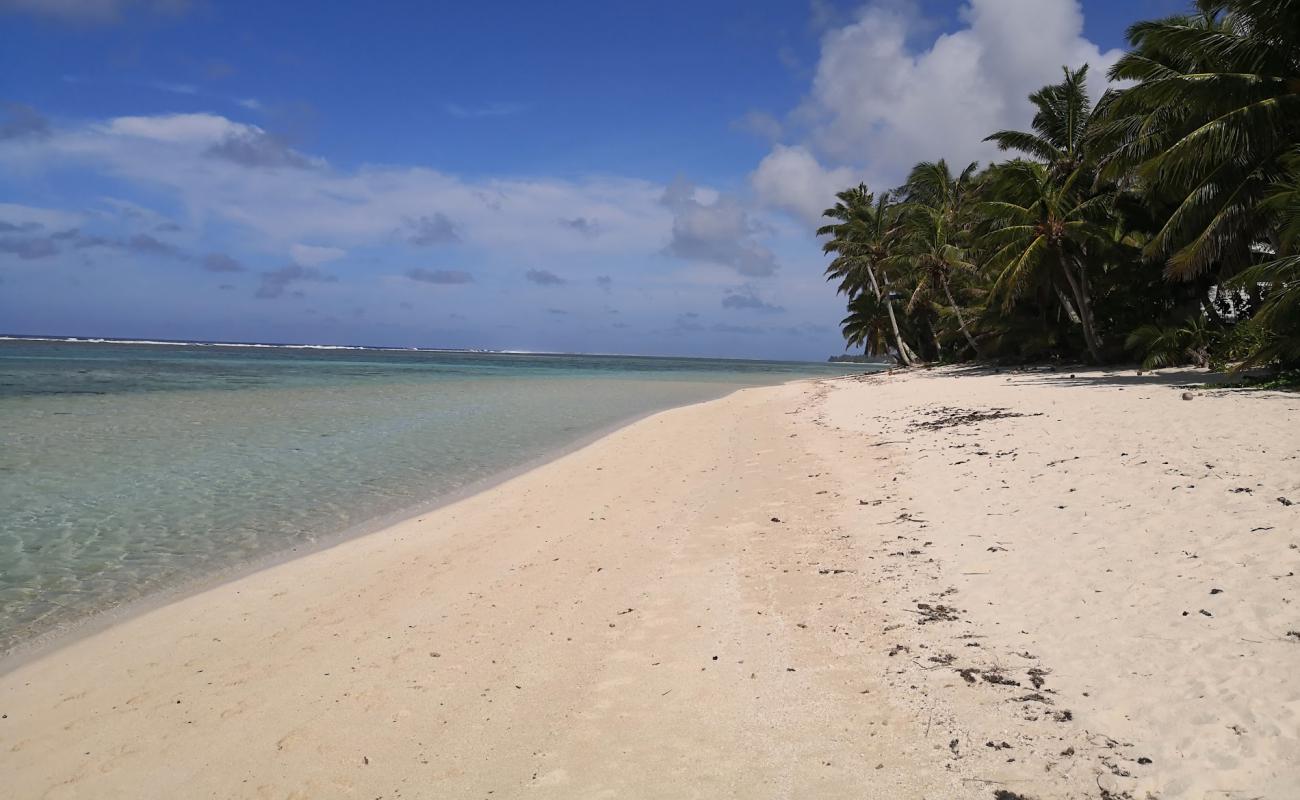 Titikaveka Beach'in fotoğrafı parlak ince kum yüzey ile