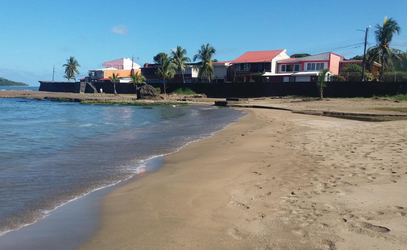 Playa Los Banos'in fotoğrafı gri kum yüzey ile