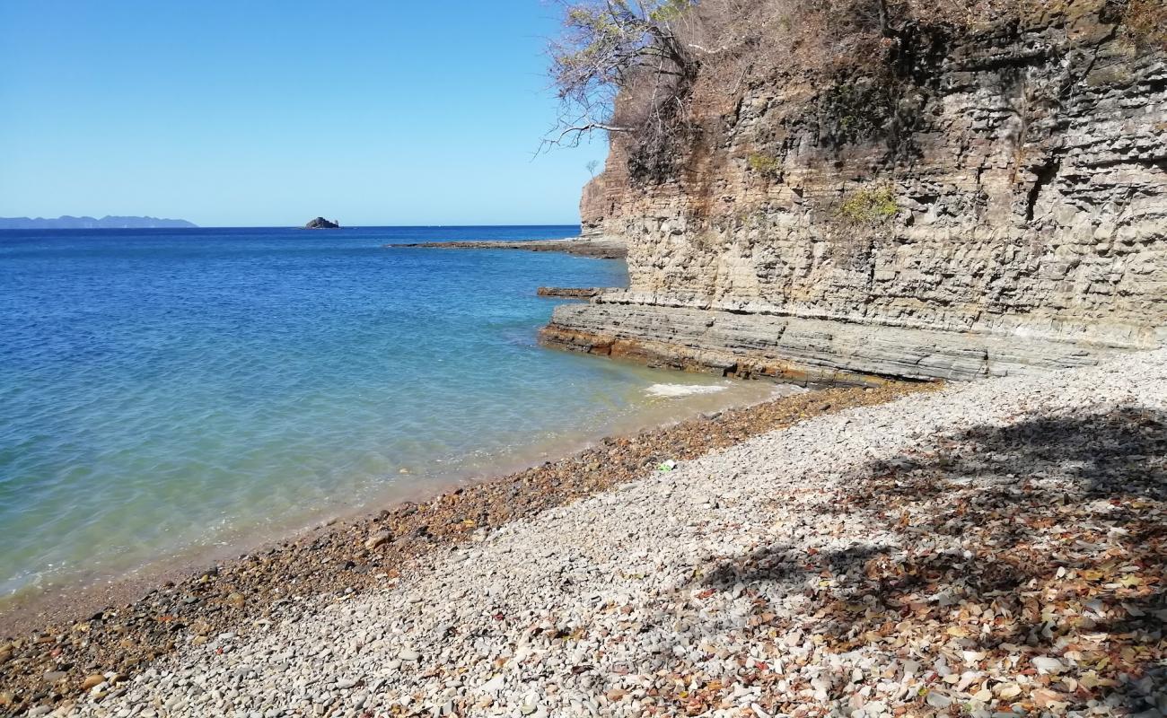 Tibia beach'in fotoğrafı bej çakıl yüzey ile