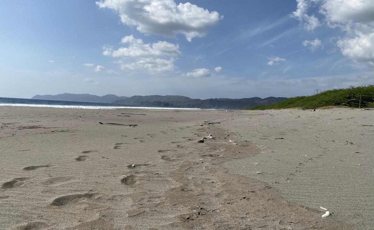 Naranjo beach II'in fotoğrafı i̇nce gri kum yüzey ile