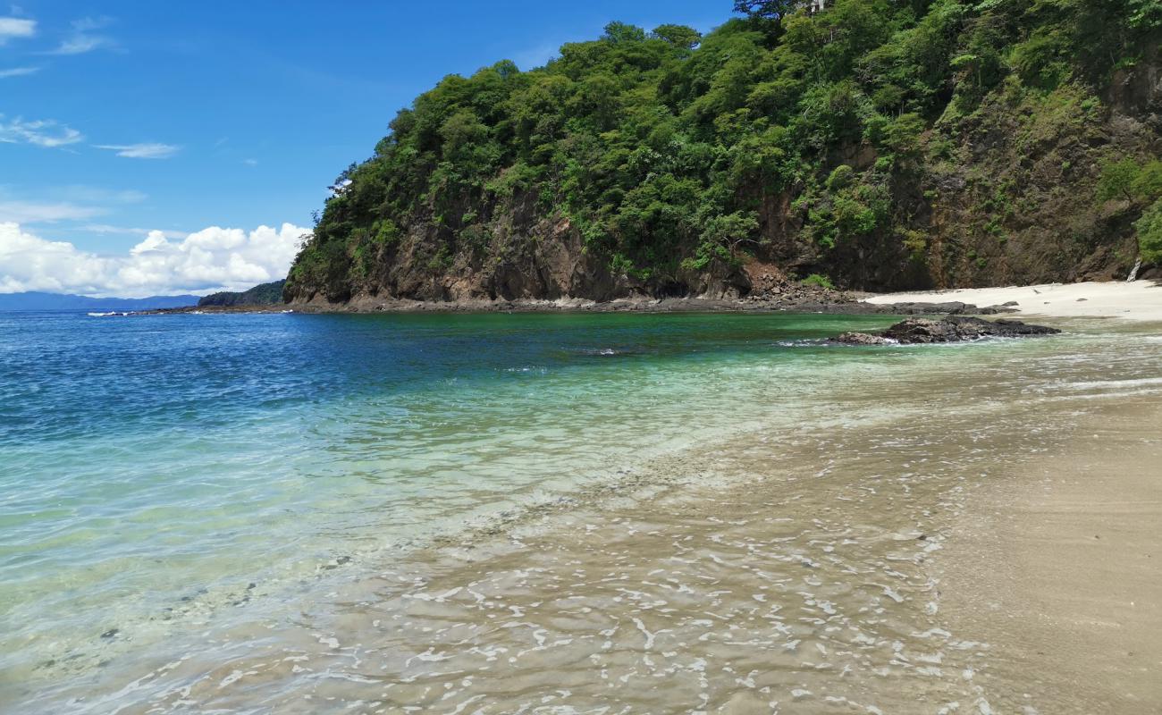Virador beach'in fotoğrafı i̇nce bej kum yüzey ile
