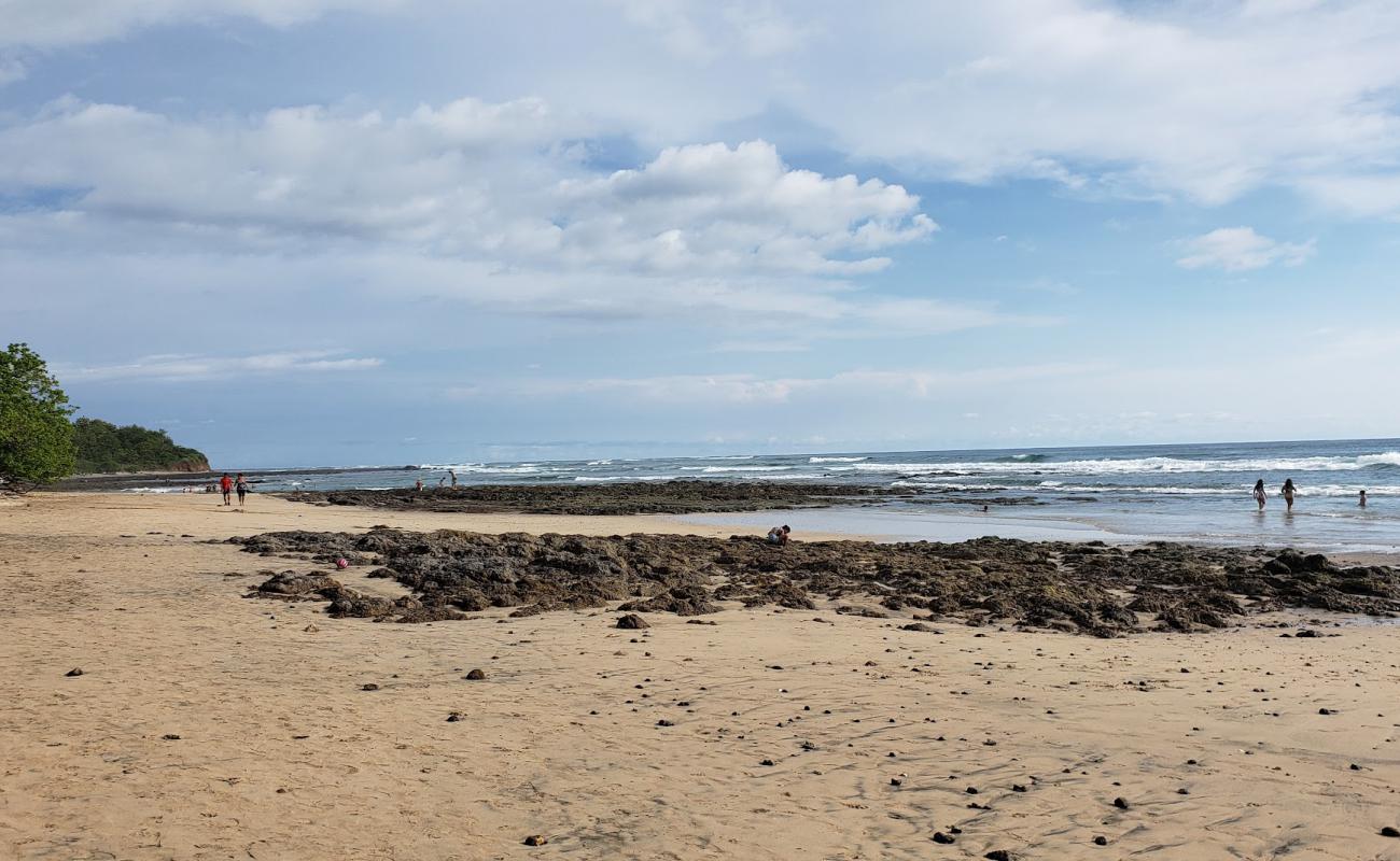 Playa Avellana'in fotoğrafı bej kum ve kayalar yüzey ile