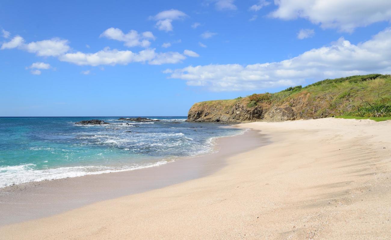 Playa Blanca'in fotoğrafı parlak kum ve kayalar yüzey ile