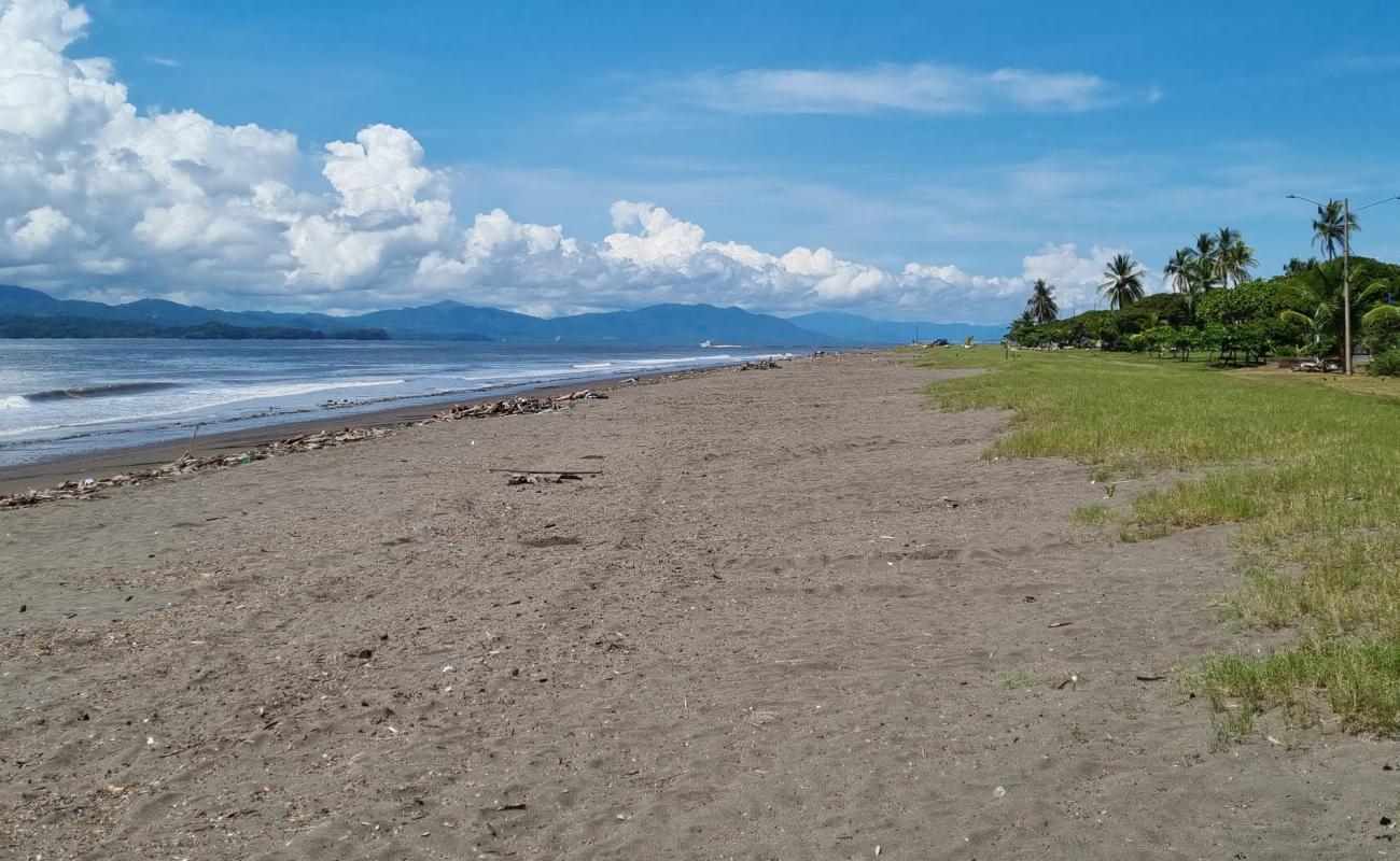 Playa Puntarenas'in fotoğrafı kahverengi kum yüzey ile