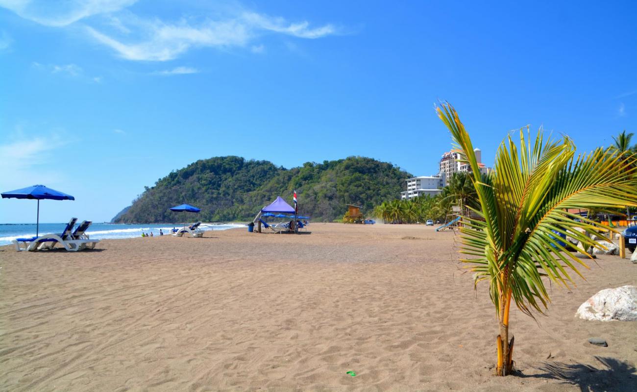 Jaco Beach'in fotoğrafı gri kum yüzey ile