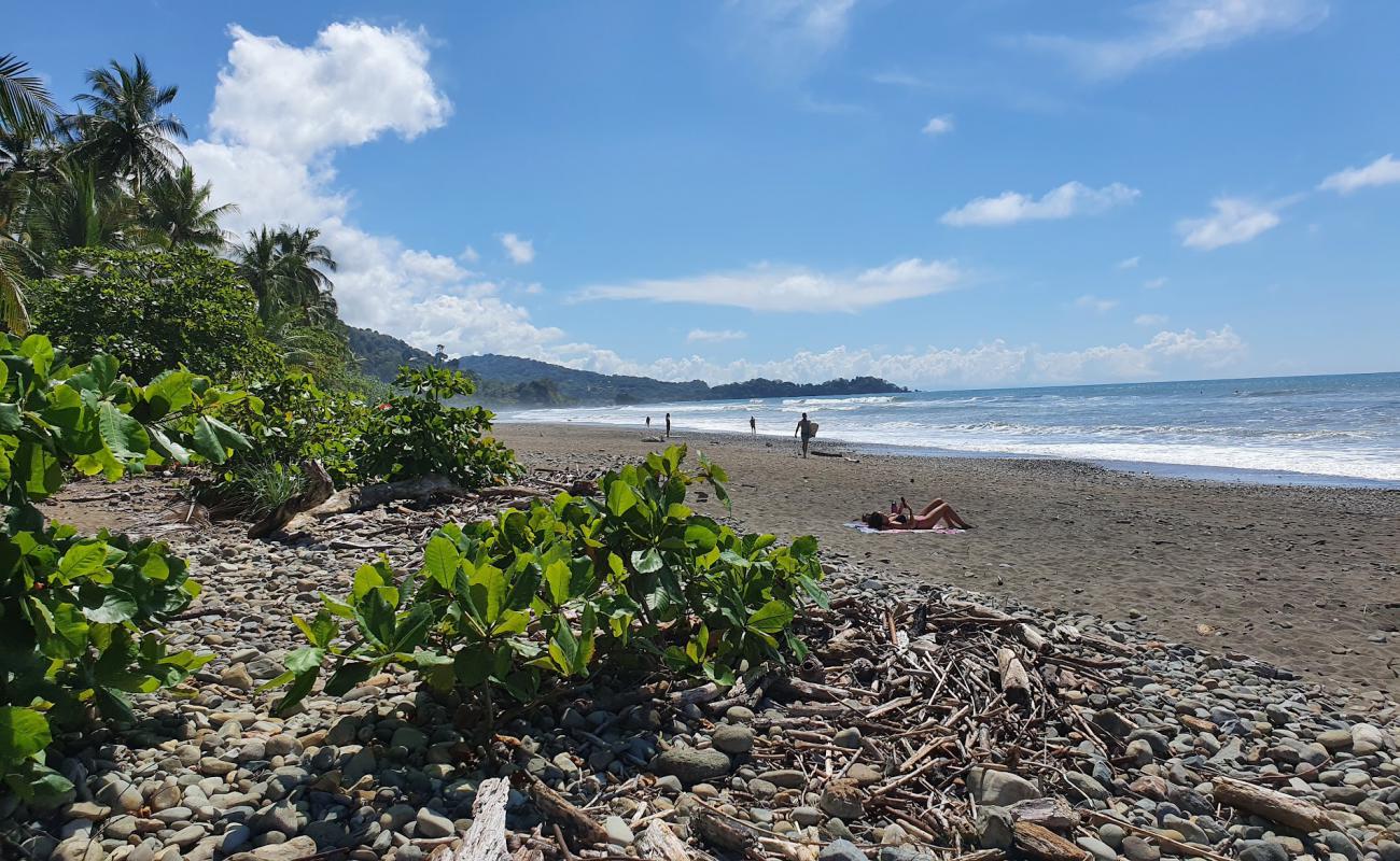 Playa Dominical'in fotoğrafı taşlı kum yüzey ile