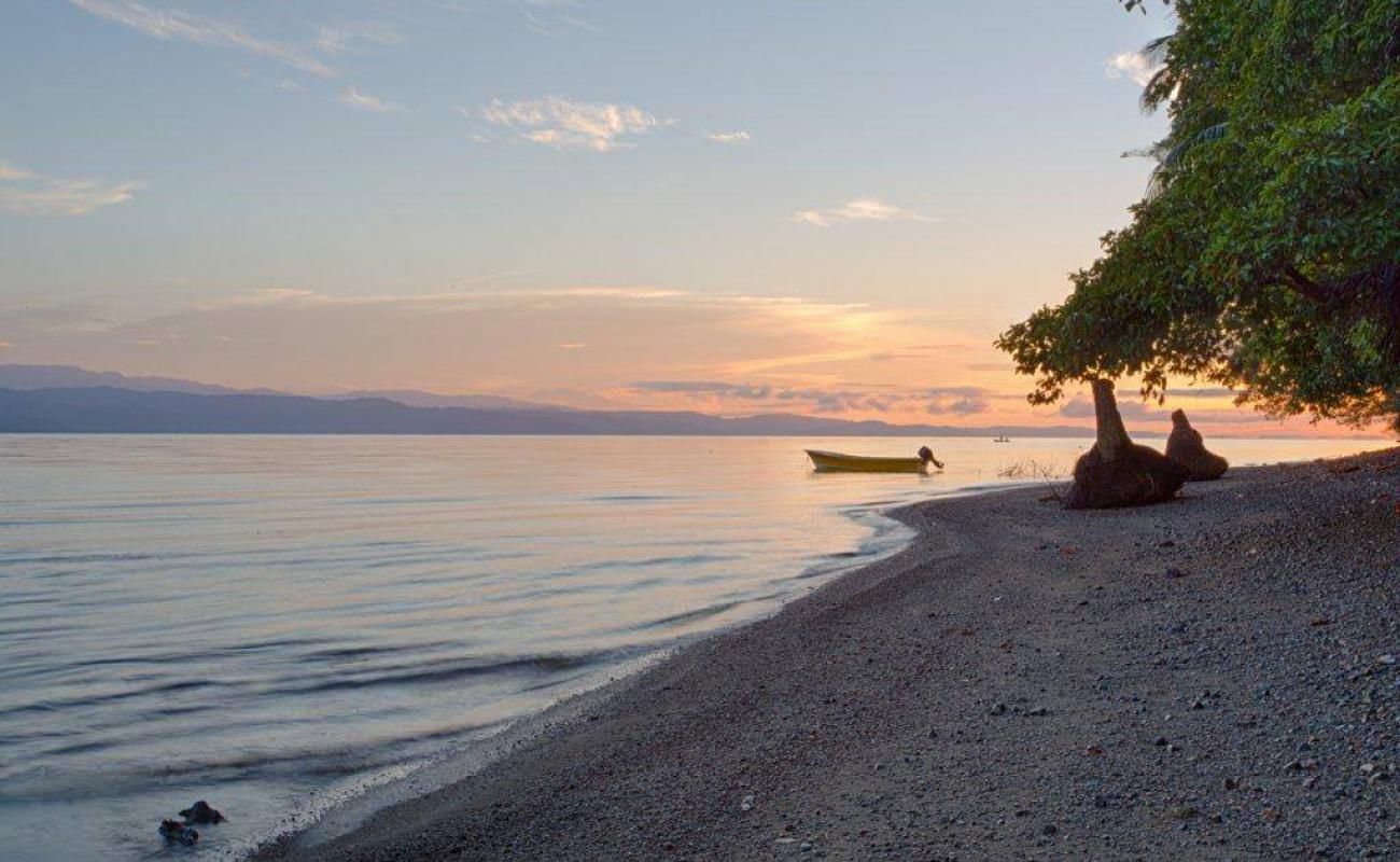 Playa Juanito Mora'in fotoğrafı kahverengi çakıl yüzey ile