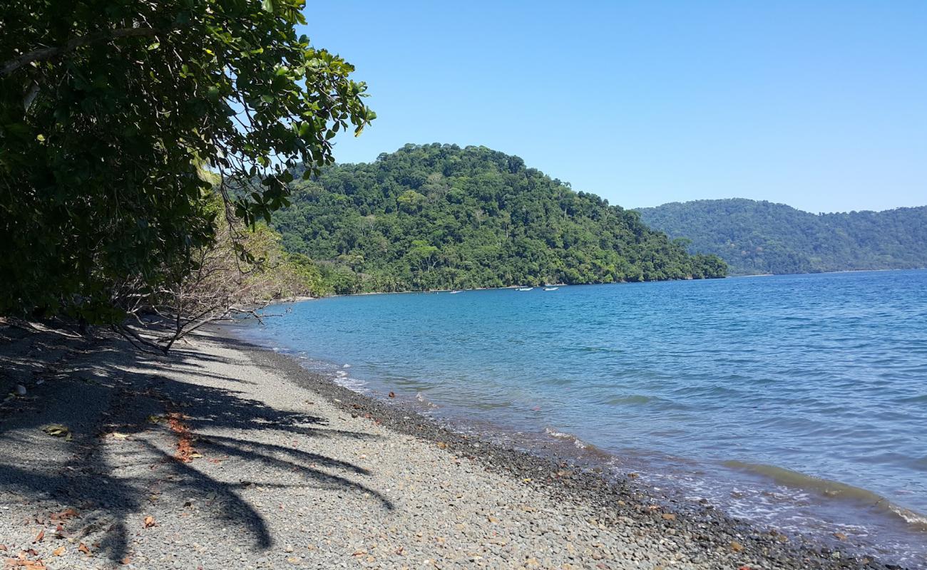 Playa Nicuesa'in fotoğrafı gri çakıl taşı yüzey ile