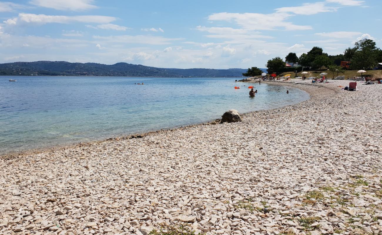 Kanegra beach II'in fotoğrafı hafif ince çakıl taş yüzey ile