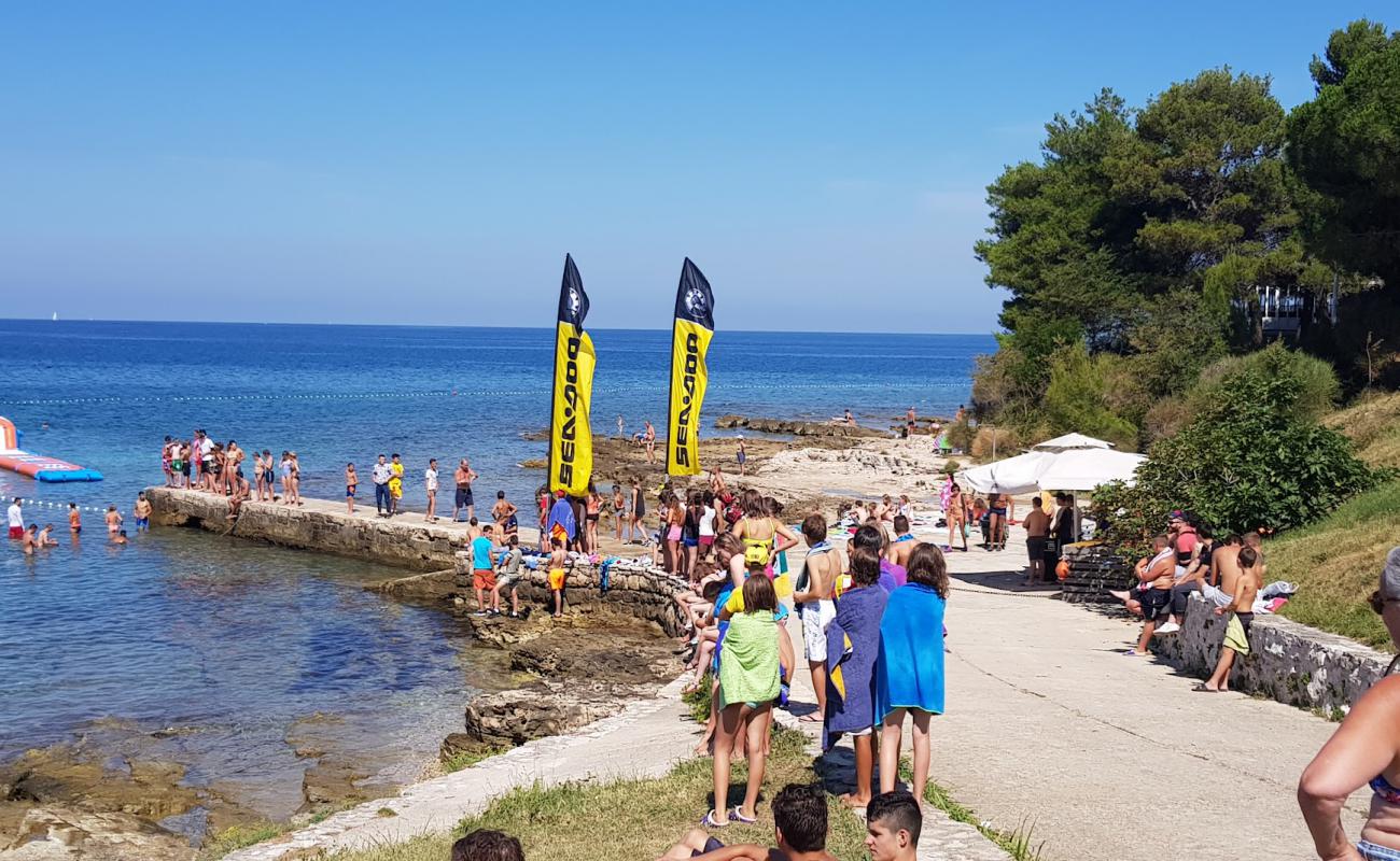 Basanija beach'in fotoğrafı kayalık arazi yüzey ile