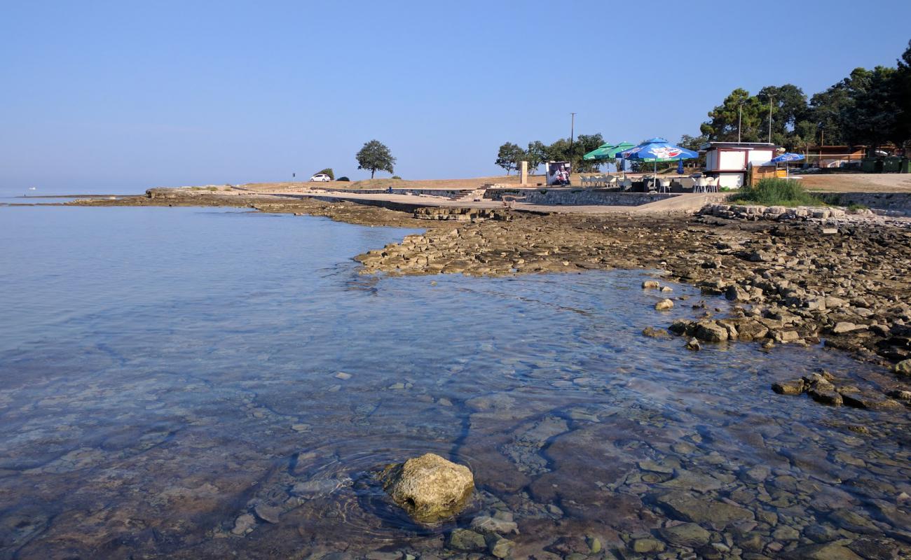 Bikini beach'in fotoğrafı beton kapak yüzey ile